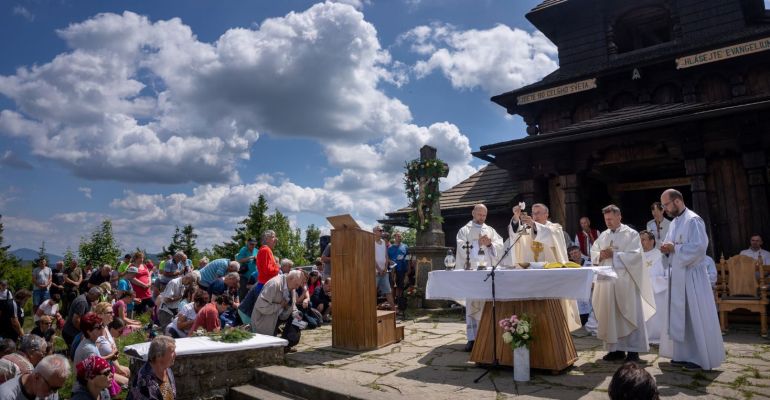 Program bohoslužeb v kapli na Radhošti - léto 2025
